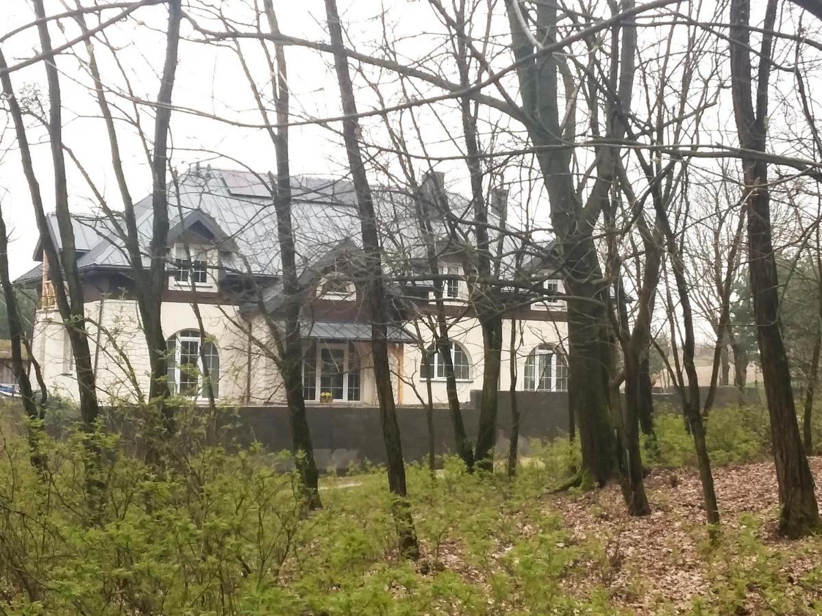 Dworek Akacja Uslugi Hotelarskie Яновец Экстерьер фото