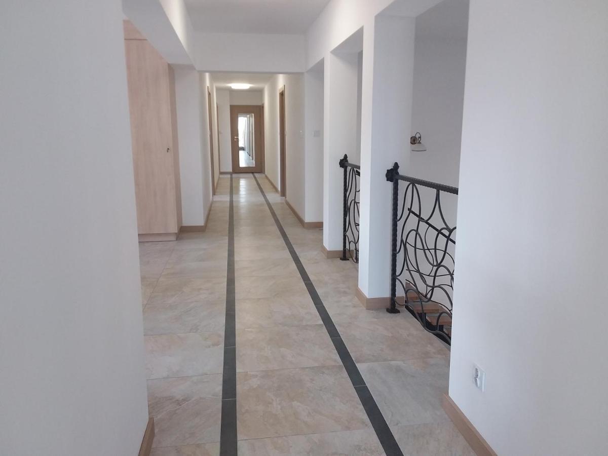 Dworek Akacja Uslugi Hotelarskie Яновец Экстерьер фото