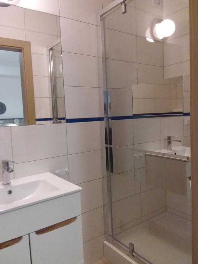 Dworek Akacja Uslugi Hotelarskie Яновец Экстерьер фото