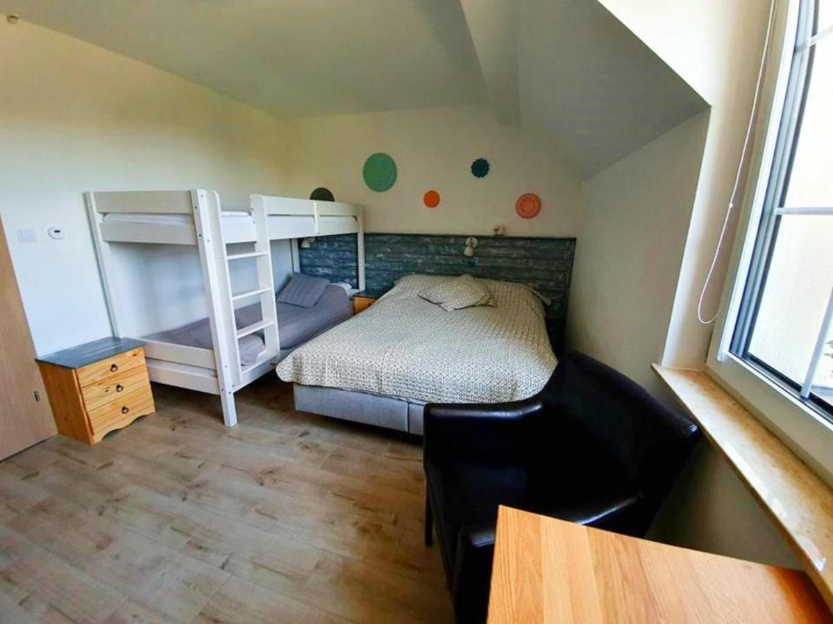 Dworek Akacja Uslugi Hotelarskie Яновец Экстерьер фото