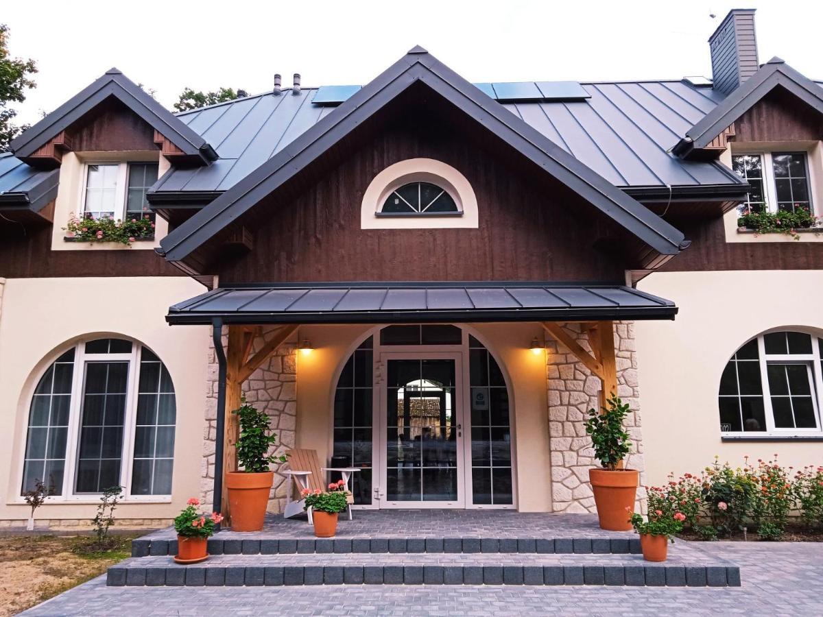 Dworek Akacja Uslugi Hotelarskie Яновец Экстерьер фото