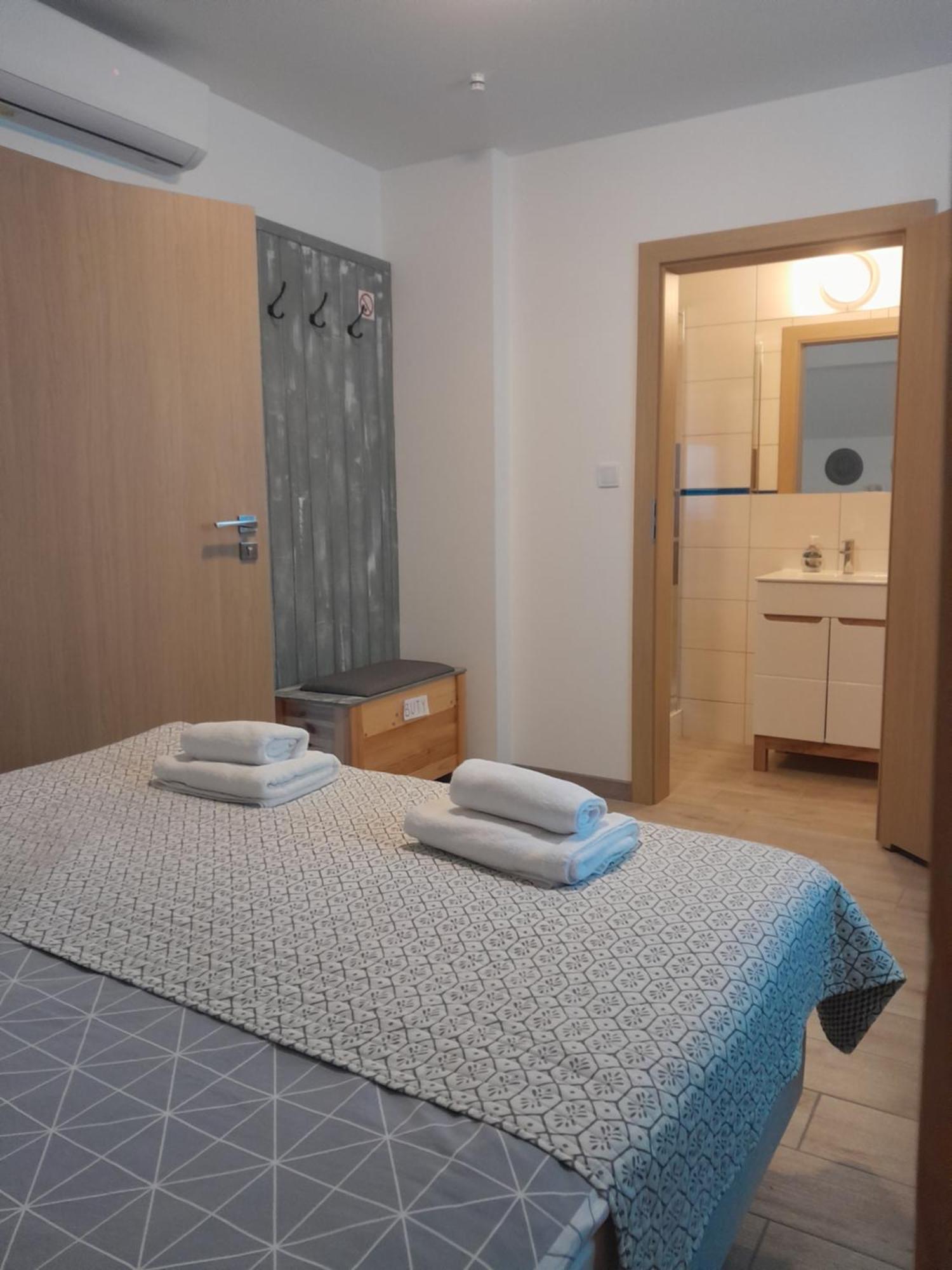 Dworek Akacja Uslugi Hotelarskie Яновец Экстерьер фото